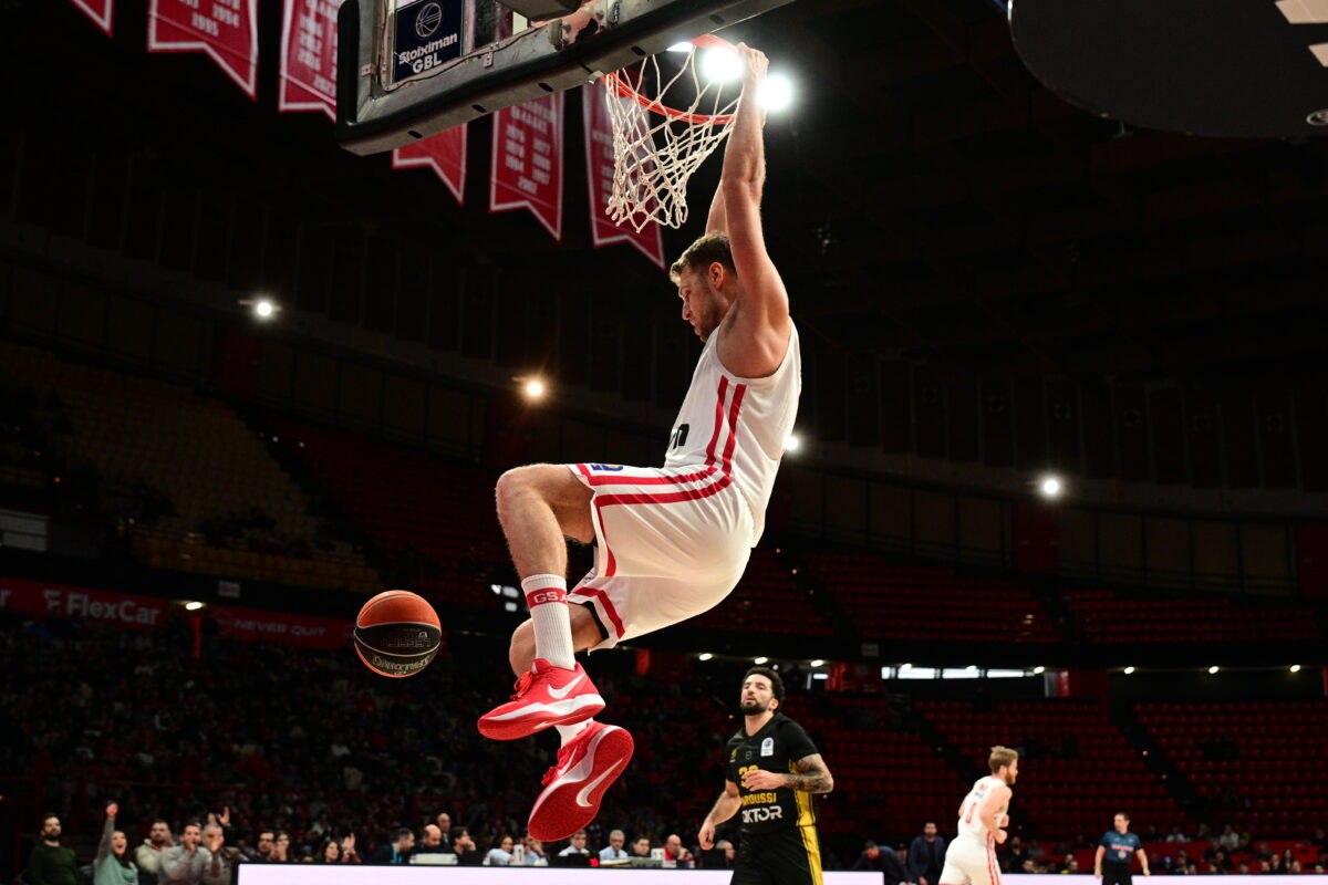 Ο Βεζένκοφ στο παιχνίδι με το Μαρούσι (KLODIAN LATO