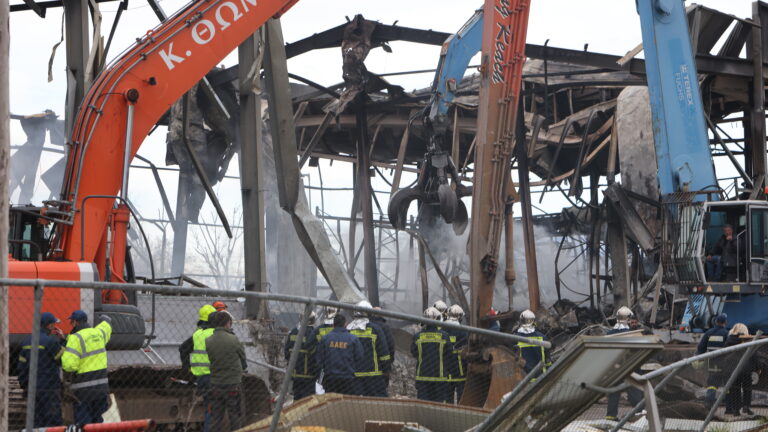 Η επόμενη ημέρα της πυρκαγιάς στην βιομηχανία μπισκότων "Βιολάντα"