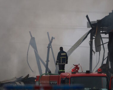 Εικόνες καταστροφής στις εγκαταστάσεις του εργοστασίου μπισκότων «Βιολάντα»