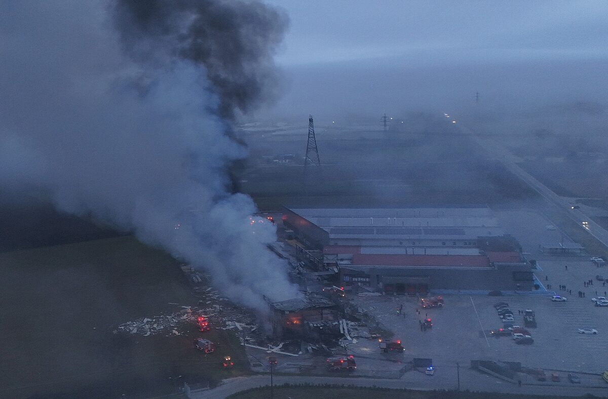 Εικόνες από το φλεγόμενο εργοστάσιο από ψηλά