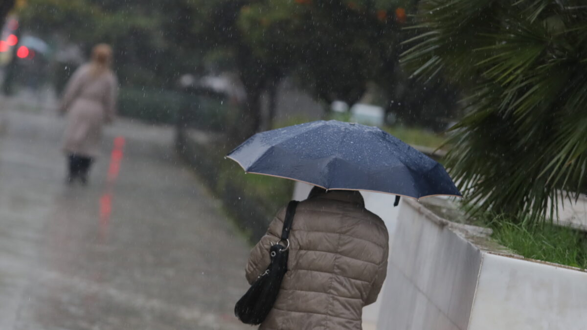 Γυναίκα με ομπρέλα