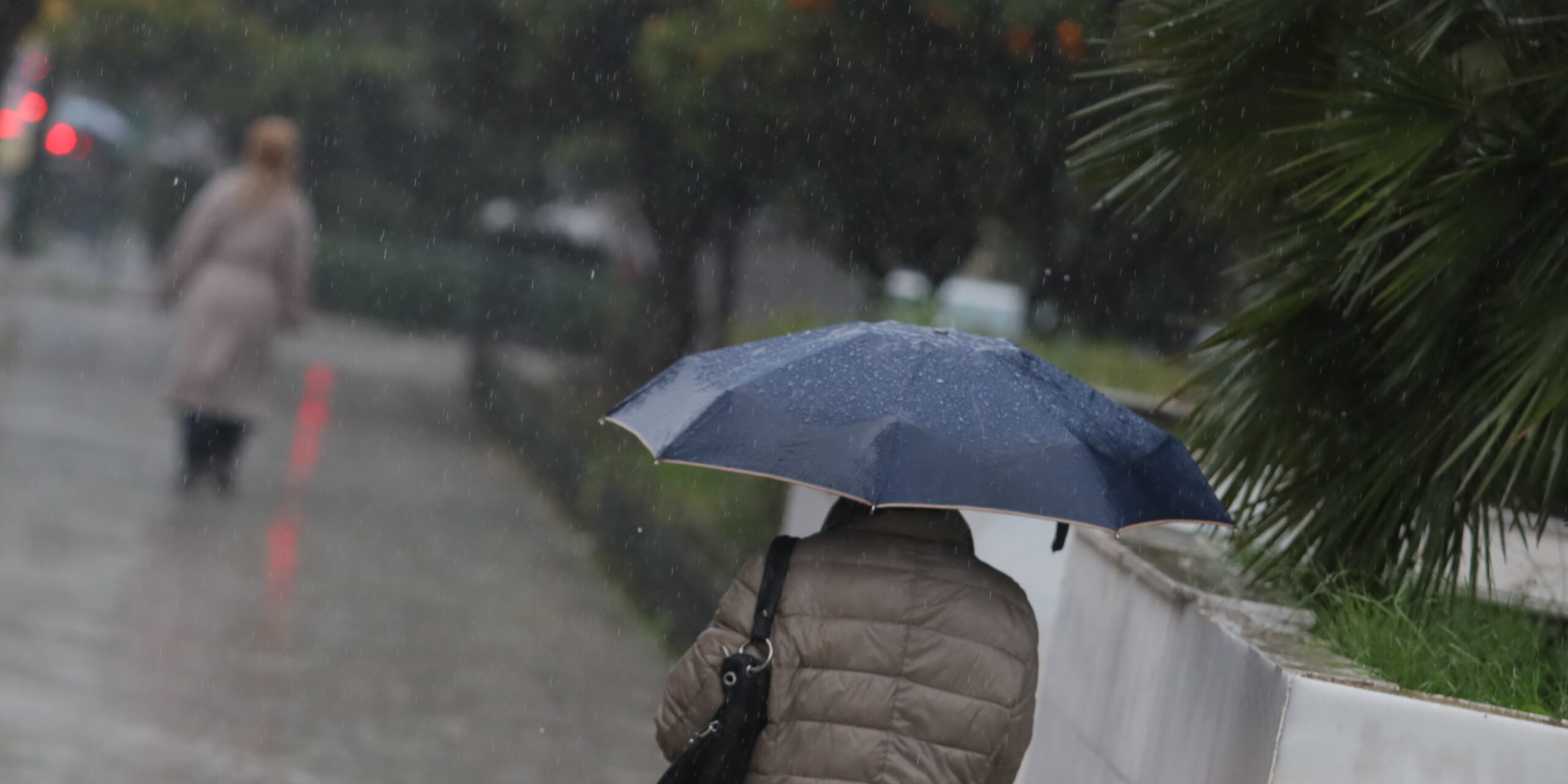 Γυναίκα με ομπρέλα