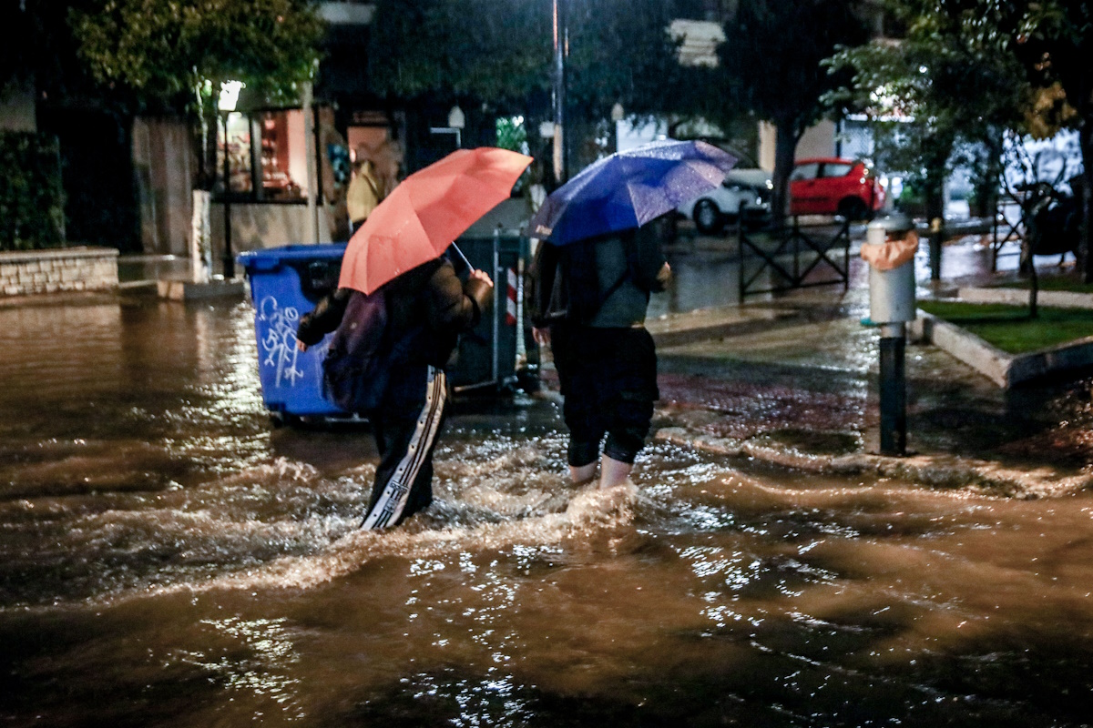 ΒΡΟΧΗ ΣΤHΝ ΑΘΗΝΑ