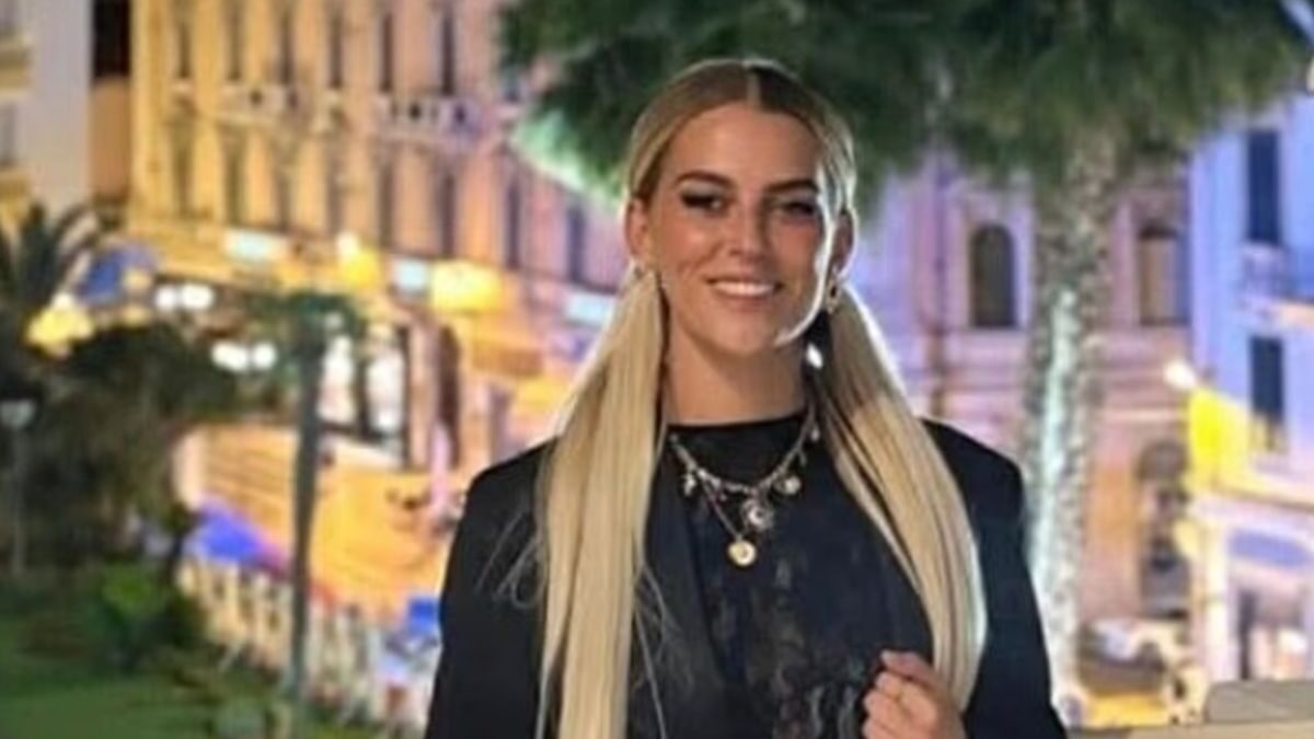 Η σερβιτόρα Κυάν Πανίν