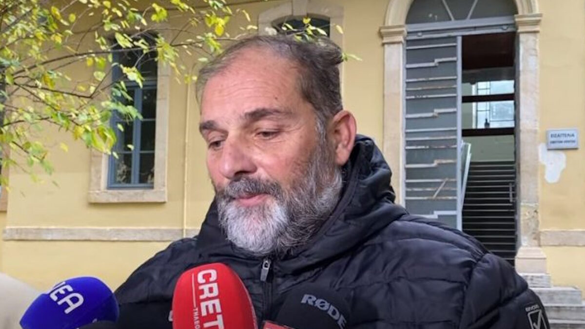 Ο πατέρας του 22χρονου που σκοτώθηκε στο τροχαίο από τον οδηγό της Porsche στα Χανιά, Αντώνης Καρατζής