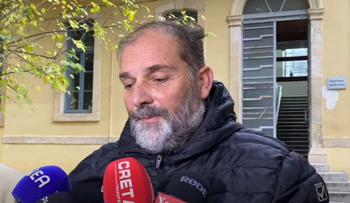 Ο πατέρας του 22χρονου που σκοτώθηκε στο τροχαίο από τον οδηγό της Porsche στα Χανιά, Αντώνης Καρατζής