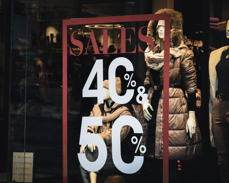 Εμπορικό κατάστημα στην Αθήνα κατά την έναρξη των χειμερινών εκπτώσεων