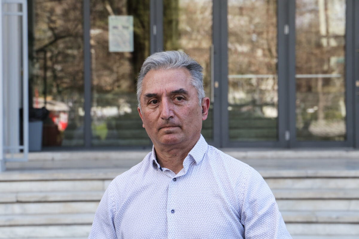 Ο Χρήστος Κωνσταντινίδης, που έχασε τη σύζυγό του στην τραγωδία των Τεμπών