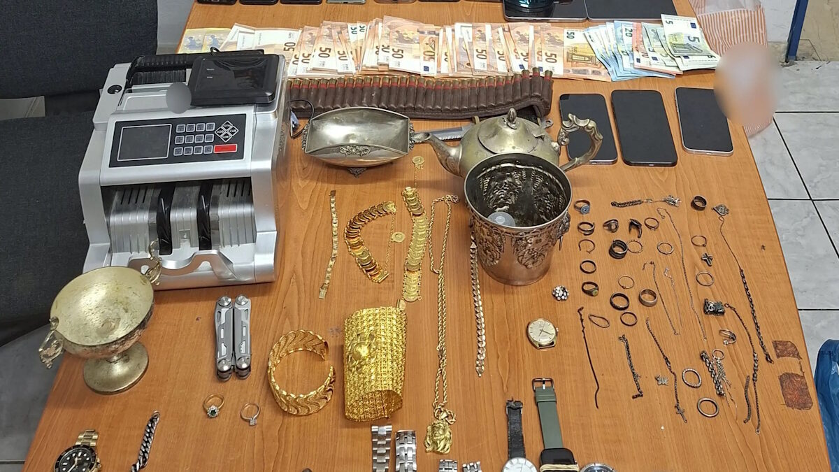 Σπείρα έλιωνε κλεμμένα κοσμήματα σε παράνομο χυτήριο μετάλλων στο Ζεφύρι