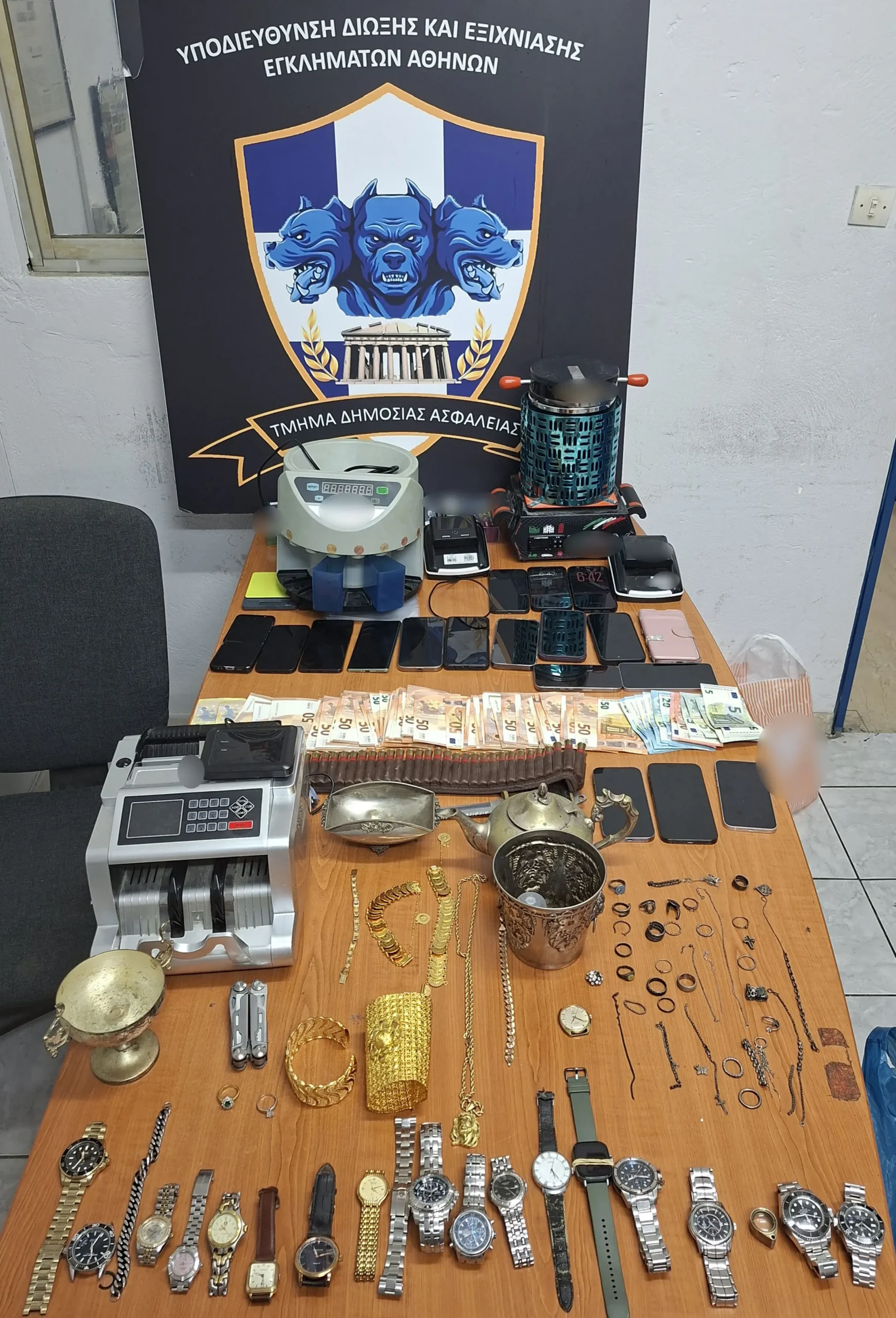 Σπείρα έλιωνε κλεμμένα κοσμήματα σε παράνομο χυτήριο μετάλλων στο Ζεφύρι