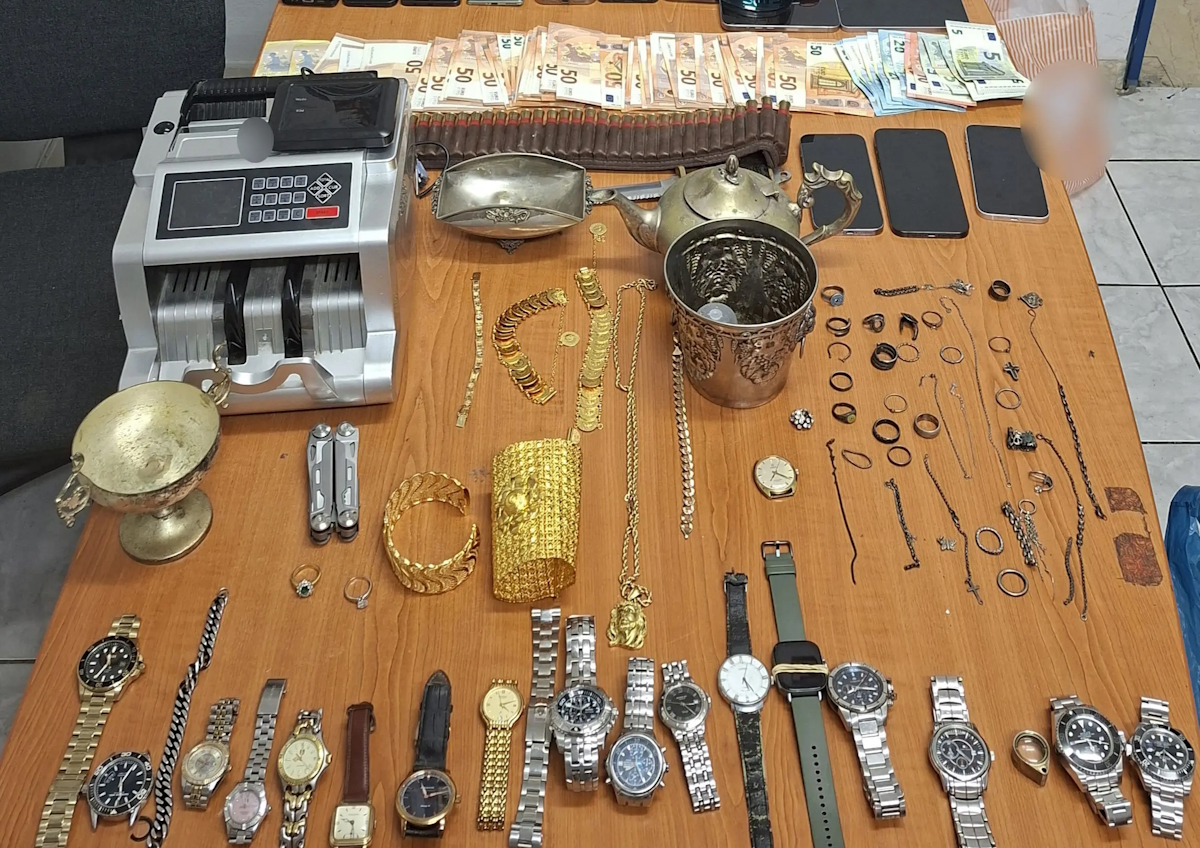 Ζεφύρι: Έλιωναν κλεμμένα κοσμήματα σε παράνομο χυτήριο και πουλούσαν τα μέταλλα - 6 συλλήψεις, φωτογραφίες