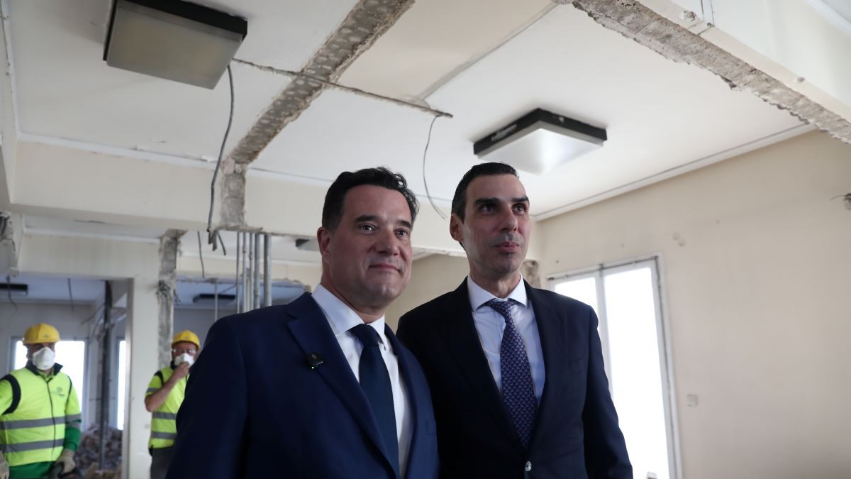 Ο Άδωνις Γεωργιάδης με τον Μάριο Θεμιστοκλέους στην έναρξη εργασιών κατασκευής της νέας κλινικής για ογκολογικούς ασθενείς