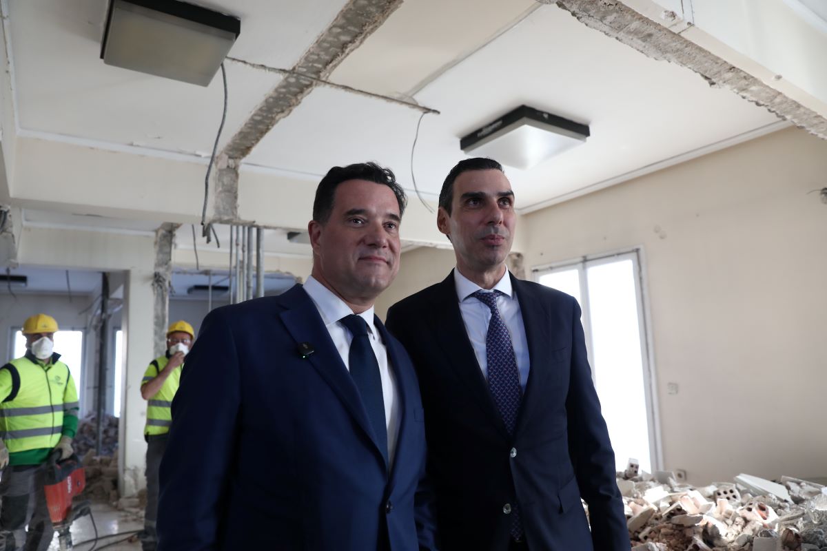 Ο Άδωνις Γεωργιάδης με τον Μάριο Θεμιστοκλέους στην έναρξη εργασιών κατασκευής της νέας κλινικής για ογκολογικούς ασθενείς