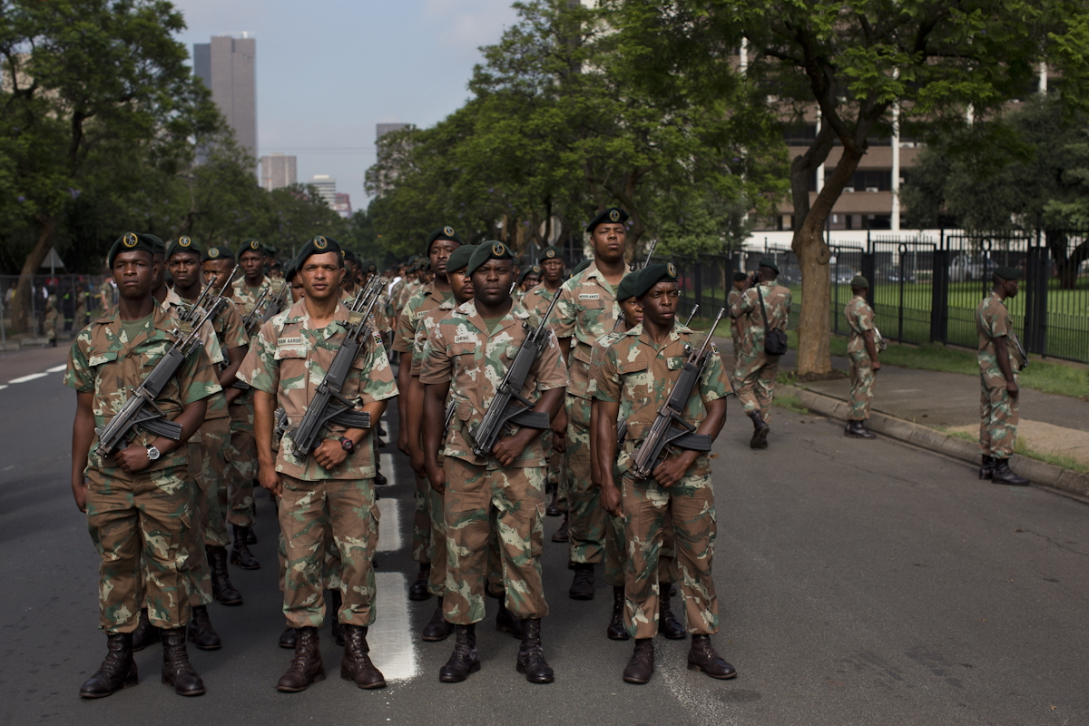 Στρατιώτες