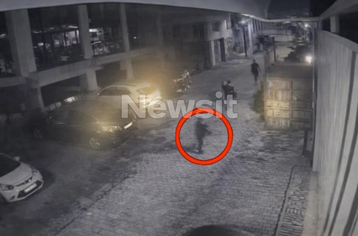 Άγιος Δημήτριος: Βίντεο – ντοκουμέντα από την επεισοδιακή καταδίωξη με κλεμμένο αυτοκίνητο που κατέληξε σε μαγαζί