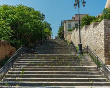 Τα σκαλιά όπου σημειώθηκε το περιστατικό