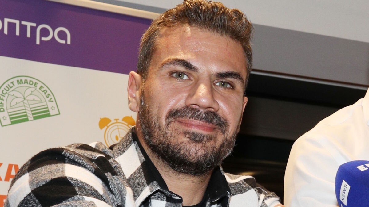 Άκης Πετρετζίκης