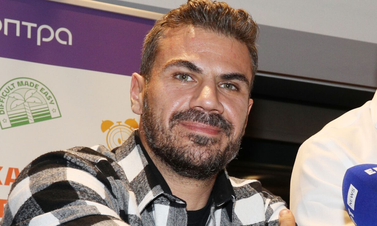 Άκης Πετρετζίκης