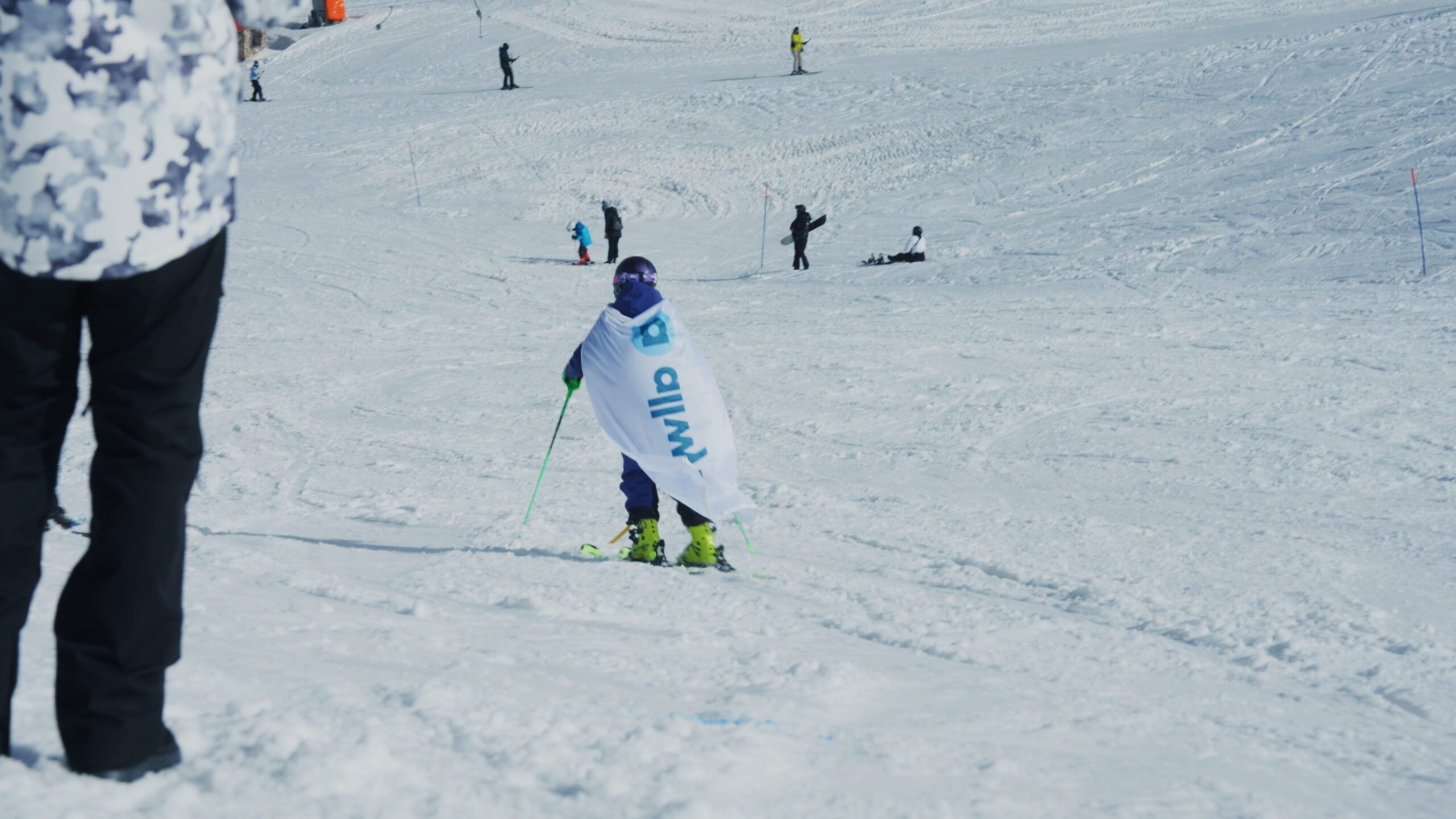 Η Εύα Νίκου κατεβαίνει την πίστα σκι