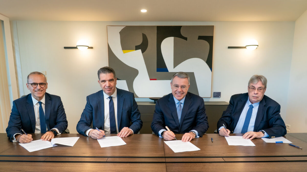 Κατά την υπογραφή της Επιχειρησιακής Σύμβασης