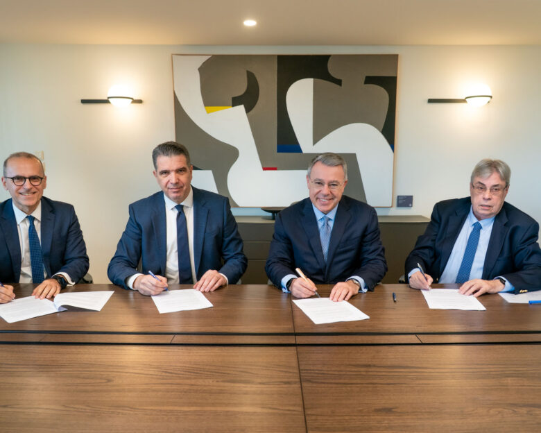 Κατά την υπογραφή της Επιχειρησιακής Σύμβασης