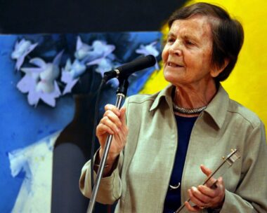 Ο ΥΠΟΥΡΓΟΣ ΠΟΛΙΤΙΣΜΟΥ ΓΙΩΡΓΟΣ ΒΟΥΛΓΑΡΑΚΗΣ ΒΡΑΒΕΥΣΕ ΤΗΝ ΕΛΕΝΗ ΓΛΥΚΑΤΖΗ ΑΡΒΕΛΕΡ ΓΙΑ ΤΗΝ ΠΡΟΣΦΟΡΑ ΤΗΣ ΣΤΗΝ ΟΙΚΟΥΜΕΝΙΚΗ ΠΡΟΒΟΛΗ ΤΟΥ ΕΛΛΗΝΙΚΟΥ ΠΟΛΙΤΙΣΜΟΥ (ΤΑΤΙΑΝΑ ΜΠΟΛΑΡΗ/EUROKINISSI)