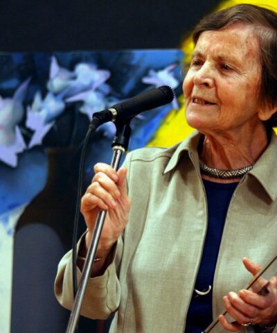 Ο ΥΠΟΥΡΓΟΣ ΠΟΛΙΤΙΣΜΟΥ ΓΙΩΡΓΟΣ ΒΟΥΛΓΑΡΑΚΗΣ ΒΡΑΒΕΥΣΕ ΤΗΝ ΕΛΕΝΗ ΓΛΥΚΑΤΖΗ ΑΡΒΕΛΕΡ ΓΙΑ ΤΗΝ ΠΡΟΣΦΟΡΑ ΤΗΣ ΣΤΗΝ ΟΙΚΟΥΜΕΝΙΚΗ ΠΡΟΒΟΛΗ ΤΟΥ ΕΛΛΗΝΙΚΟΥ ΠΟΛΙΤΙΣΜΟΥ (ΤΑΤΙΑΝΑ ΜΠΟΛΑΡΗ/EUROKINISSI)