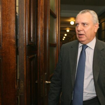 Ο Υπουργός Δικαιοσύνης Αναστάσης Παπαληγούρας μπαίνει στην αίθουσα του Υπουργικού Συμβουλίου,λίγο πρίν την έναρξη της συνεδρίασης,Πέμπτη 2 Οκτωβρίου 2008