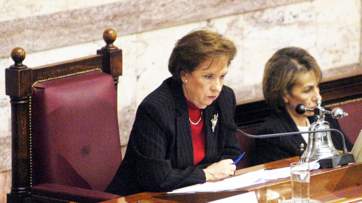 ΣΤΙΓΜΙΟΤΥΠΟ ΑΠΟ ΤΗΝ 3η ΗΜΕΡΑ ΤΗΣ ΣΥΖΗΤΗΣΗΣ ΣΤΗΝ ΒΟΥΛΗ ΕΠΙ ΤΩΝ ΠΡΟΓΡΑΜΜΑΤΙΚΩΝ ΔΗΛΩΣΕΩΝ ΤΗΣ ΚΥΒΕΡΝΗΣΗΣ. ΣΤΗ ΦΩΤΟΓΡΑΦΙΑ Η ΑΝΝΑ ΨΑΡΟΥΔΑ ΜΠΕΝΑΚΗ