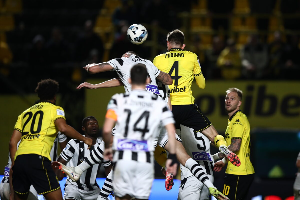 Μονομαχία ποδοσφαιριστών του Άρη και του ΠΑΟΚ