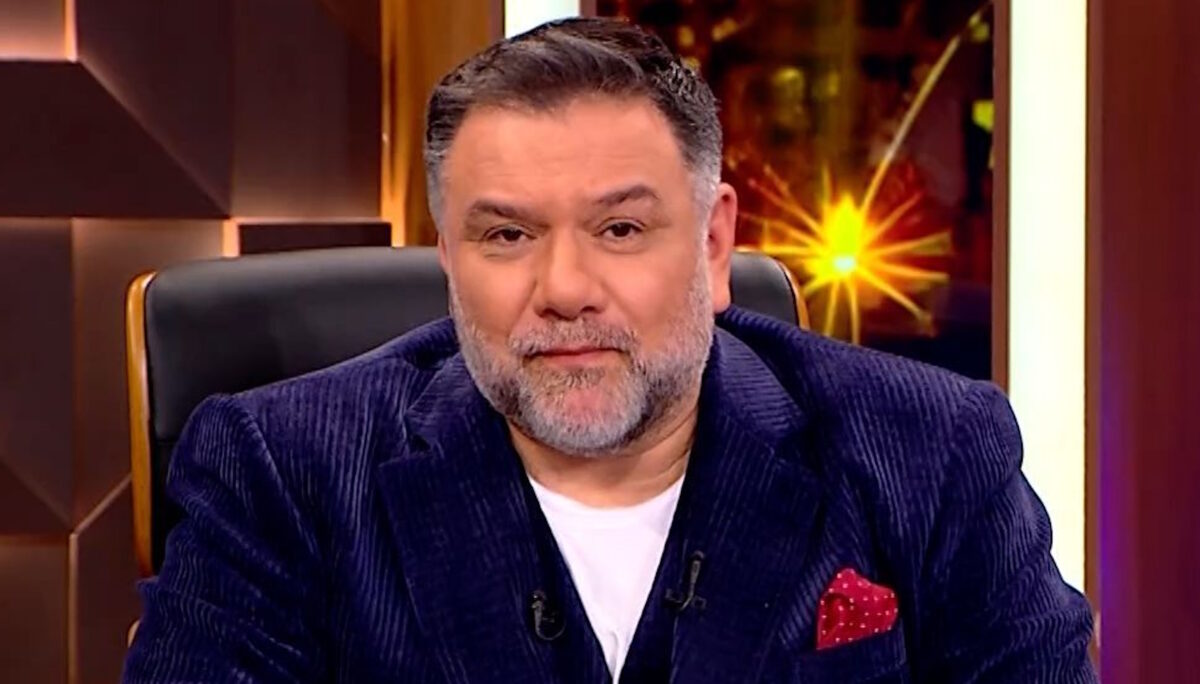 Ο Γρηγόρης Αρναούτογλου ενώ αναφέρεται στην απώλεια της μητέρας του