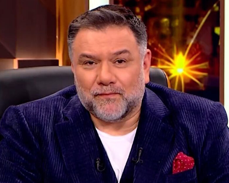 Ο Γρηγόρης Αρναούτογλου ενώ αναφέρεται στην απώλεια της μητέρας του