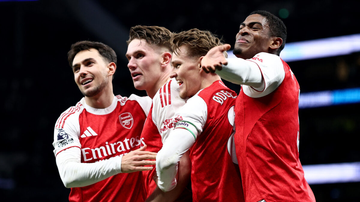 Οι ποδοσφαιριστές της Άρσεναλ πανηγυρίζουν