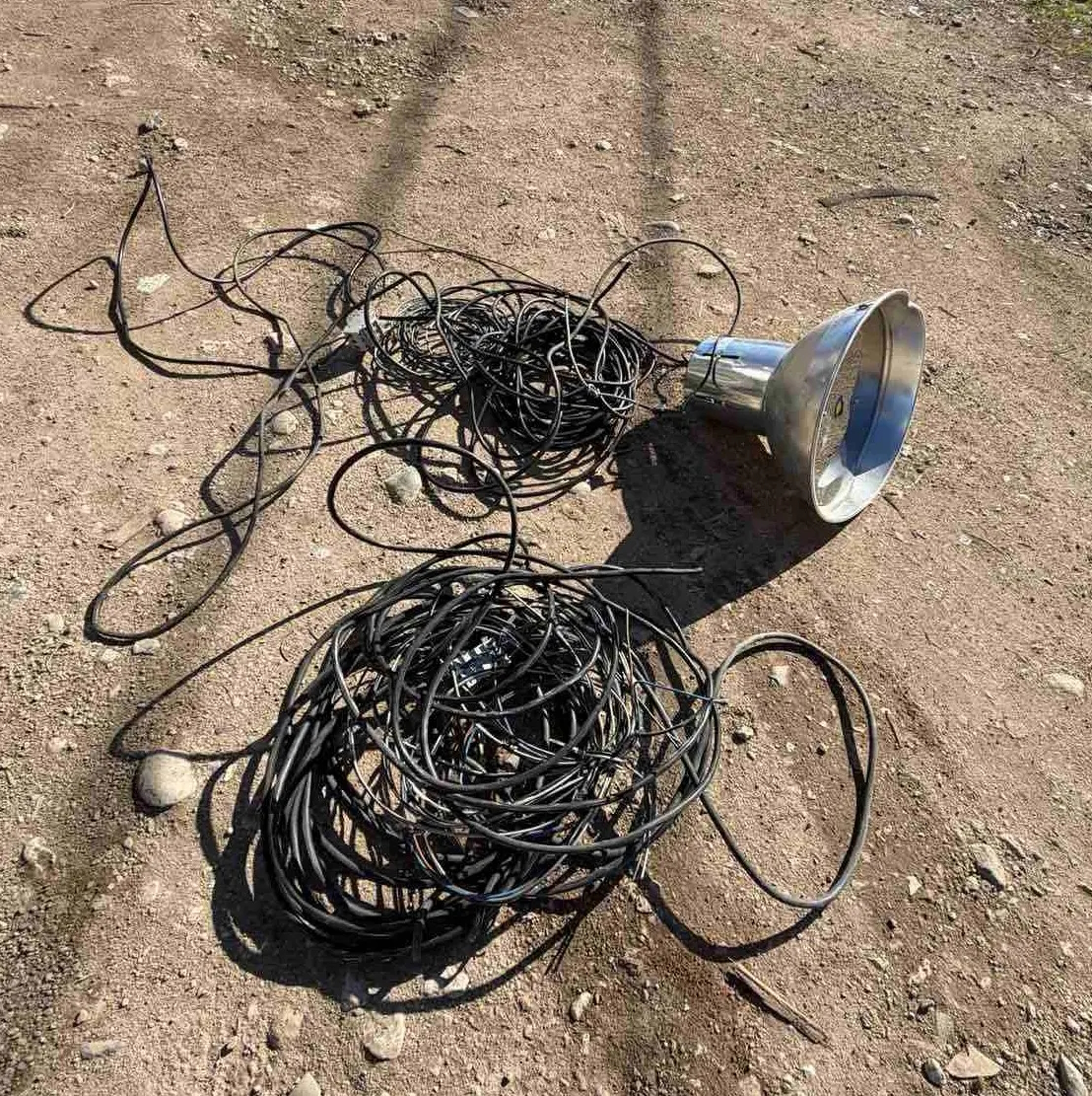 Ξήλωμα παράνομης ηλεκτροδότησης στον Ασπρόπυργο