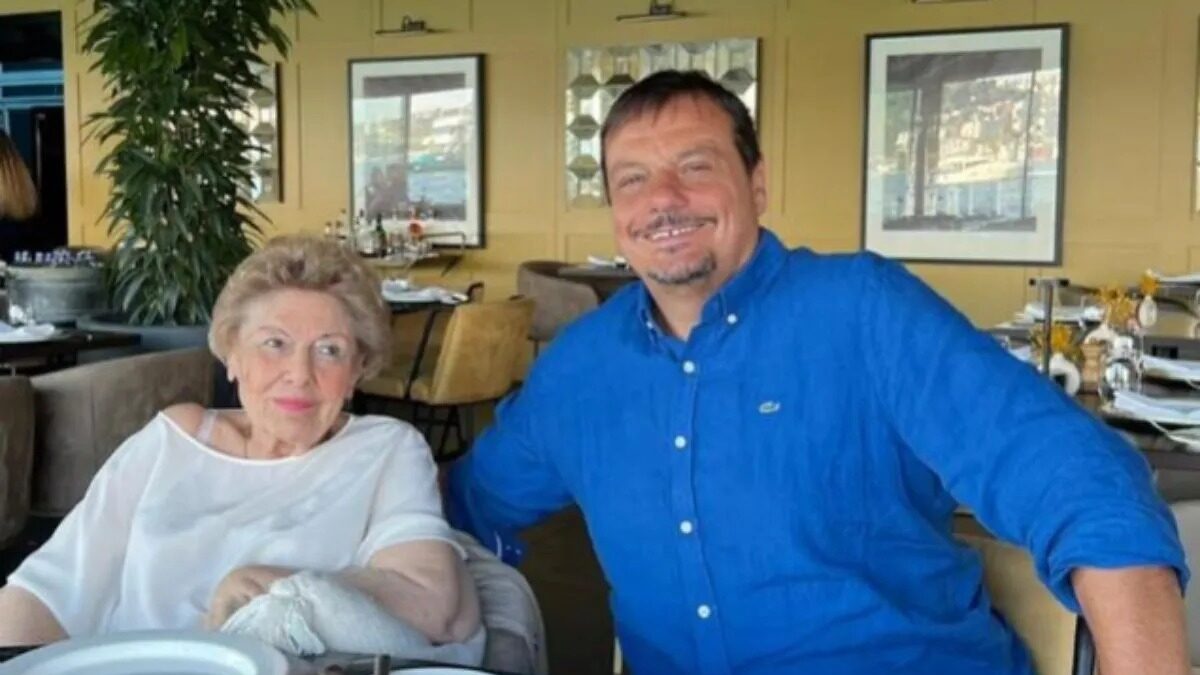 Ο Εργκίν Αταμάν με τη μητέρα του