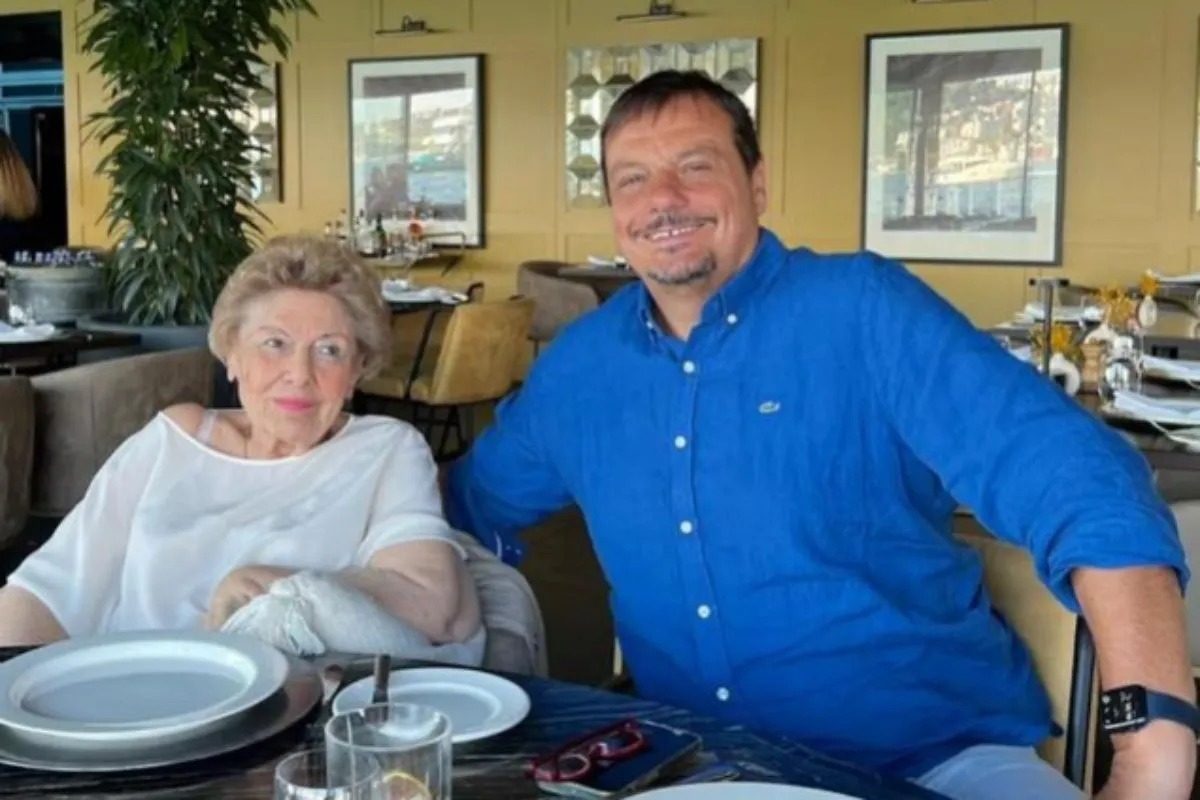 Ο Εργκίν Αταμάν με τη μητέρα του