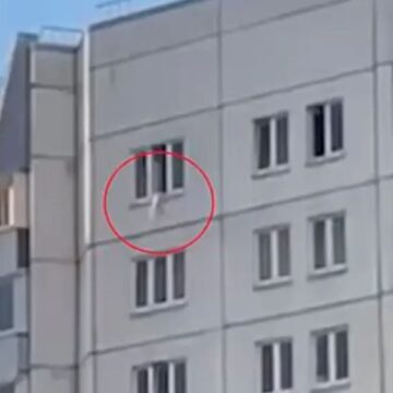 Βρέφος πέφτει από ύψος 33 μέτρων στην Αγία Πετρούπολη