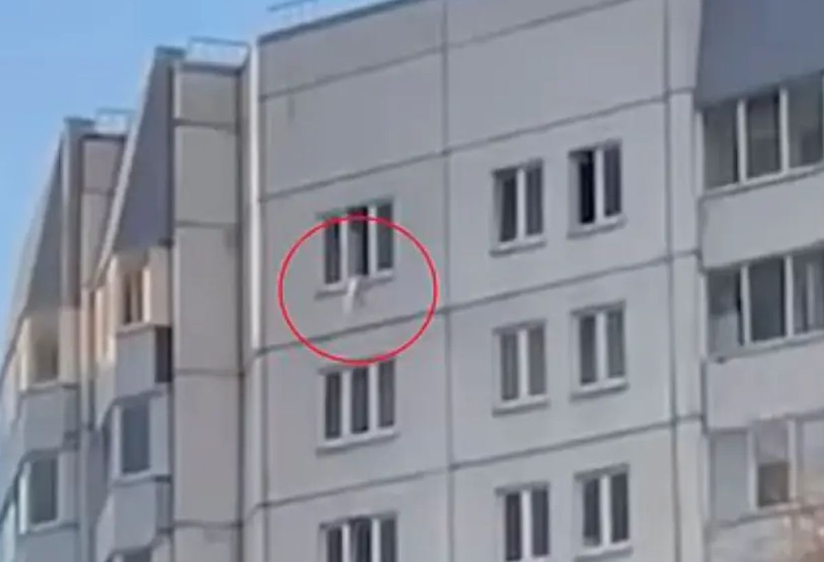 Βρέφος πέφτει από ύψος 33 μέτρων στην Αγία Πετρούπολη