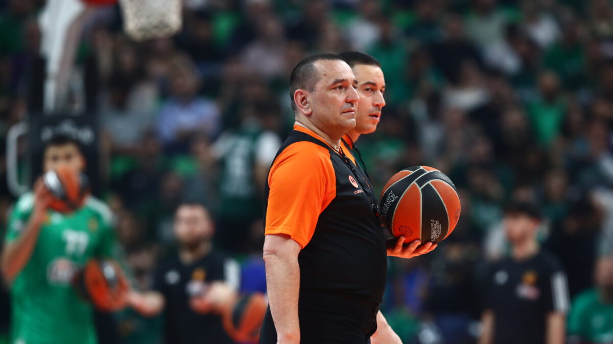 Ο διαιτητής Μπελόσεβιτς