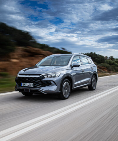 byd-sealion-5-dm-i-driving