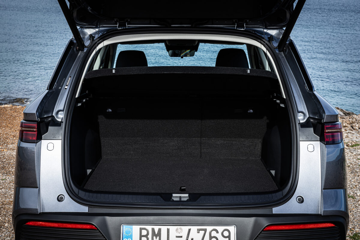 byd-sealion-5-dm-i-driving