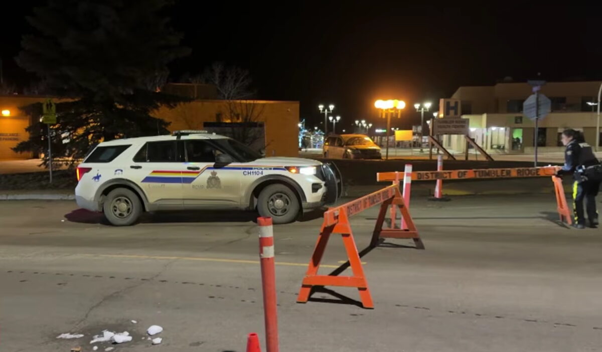 Καναδάς: 17χρονος τρανς ο δράστης της επίθεσης στο γυμνάσιο Tumbler Ridge με τους 10 νεκρούς -