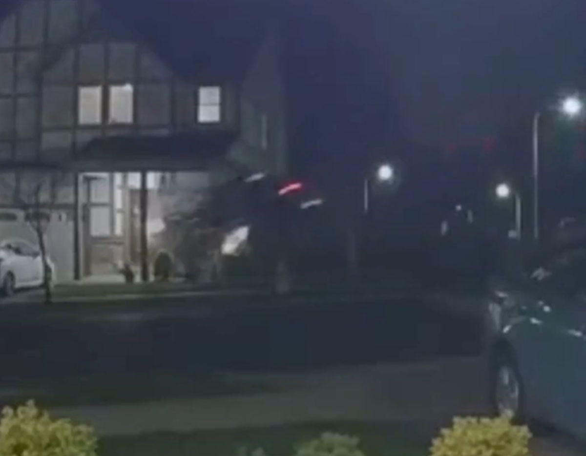 Αυτοκίνητο καρφώθηκε σε είσοδο σπιτιού στις ΗΠΑ