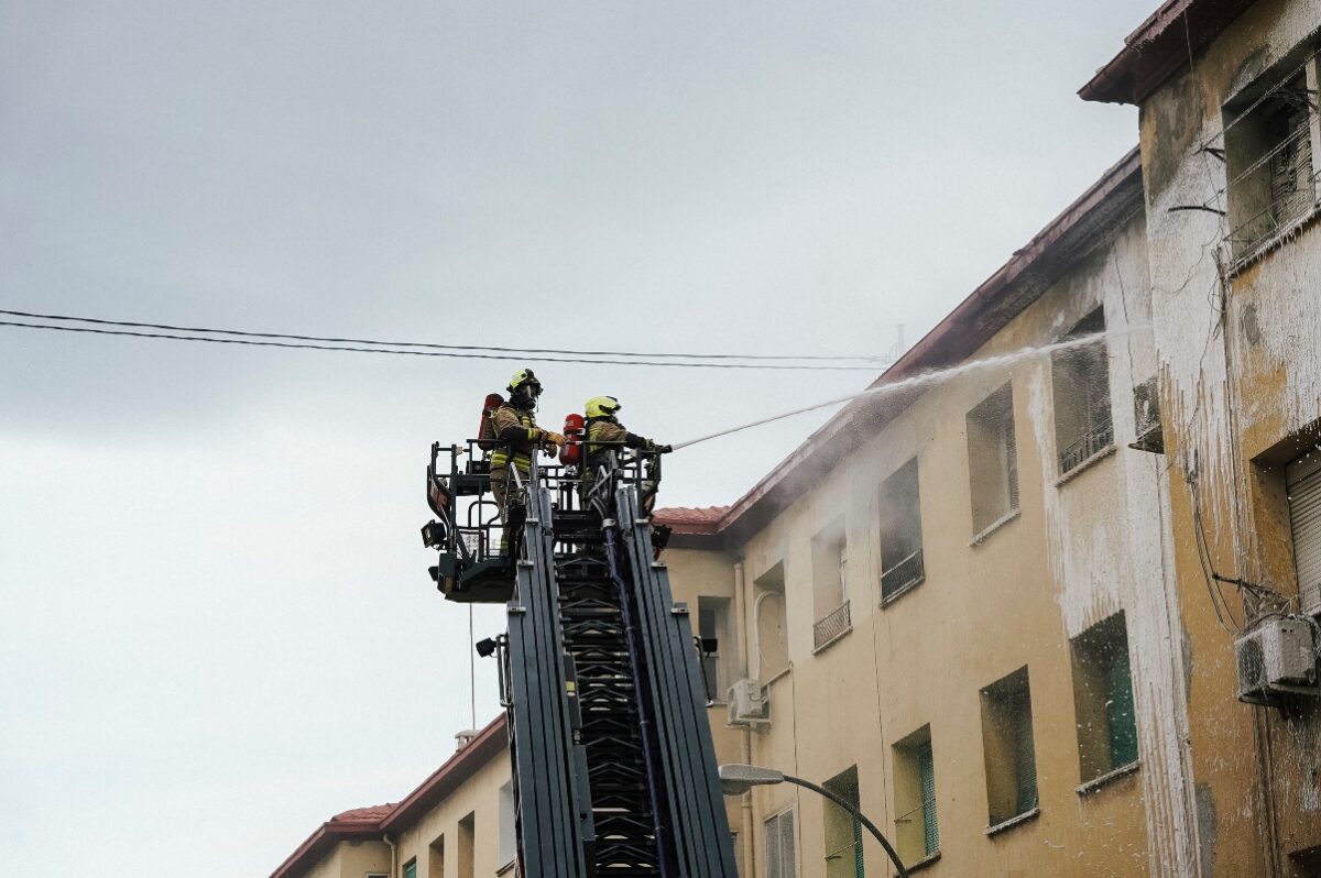 Firefighters work at the scene on 16 February 2026 in Alicante, Valencia (Spain). Firefighters from Alicante have had to evacuate the residents of a building in the Miguel Hernández neighbourhood in the city of Alicante as a result of a fire. The fire broke out this morning at around 7.30 a.m. for reasons that have not been specified. As a result of the fire, which is now under control, the building had to be evacuated and health services attended to several people for smoke inhalation. 16 FEBRUARY 2026