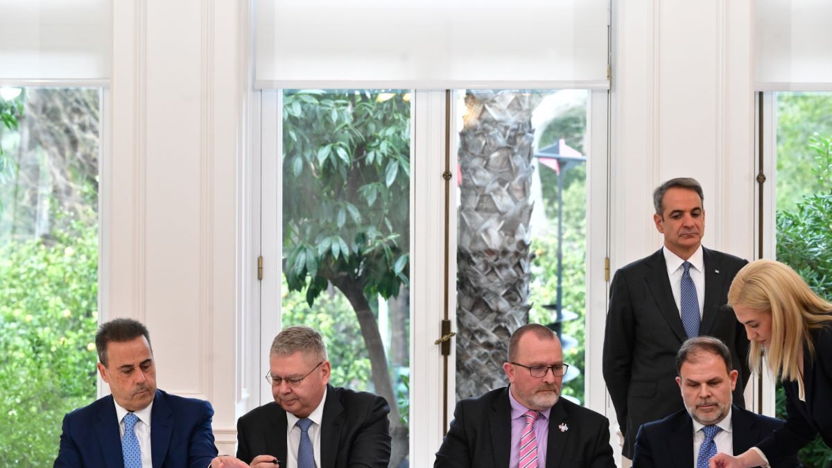 H υπογραφή των συμβάσεων με την κοινοπραξία Chevron - Hellenic Energy