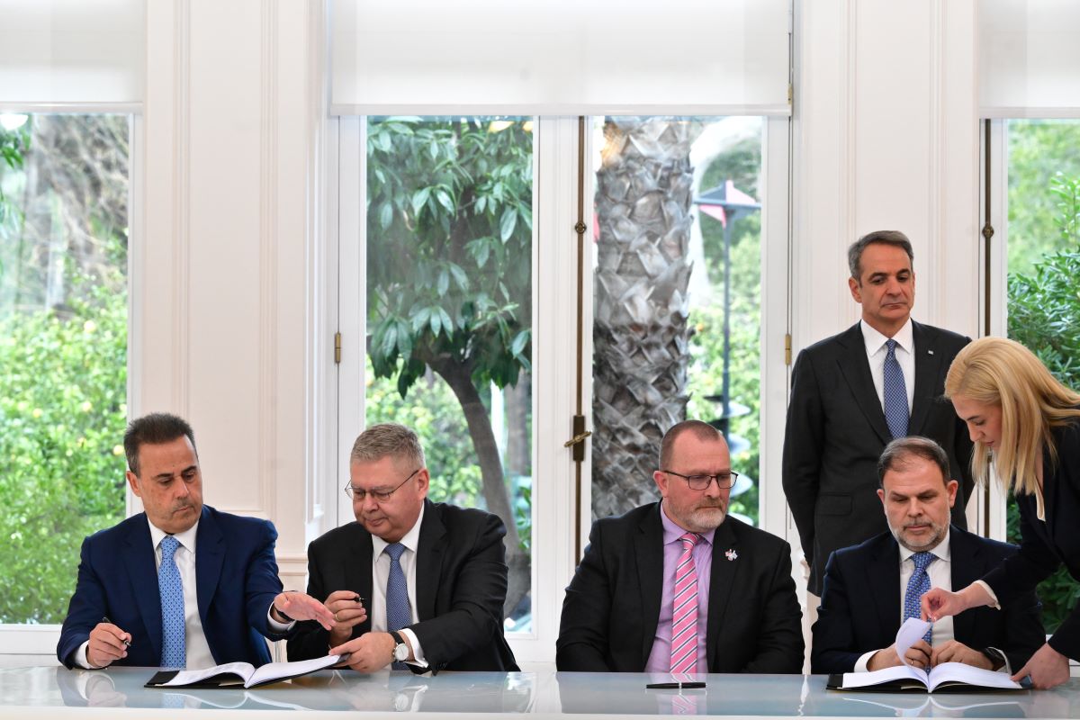 H υπογραφή των συμβάσεων με την κοινοπραξία Chevron - Hellenic Energy