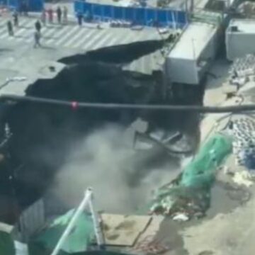 Η τρομακτική στιγμή της κατάρρευσης δρόμου στην Κίνα