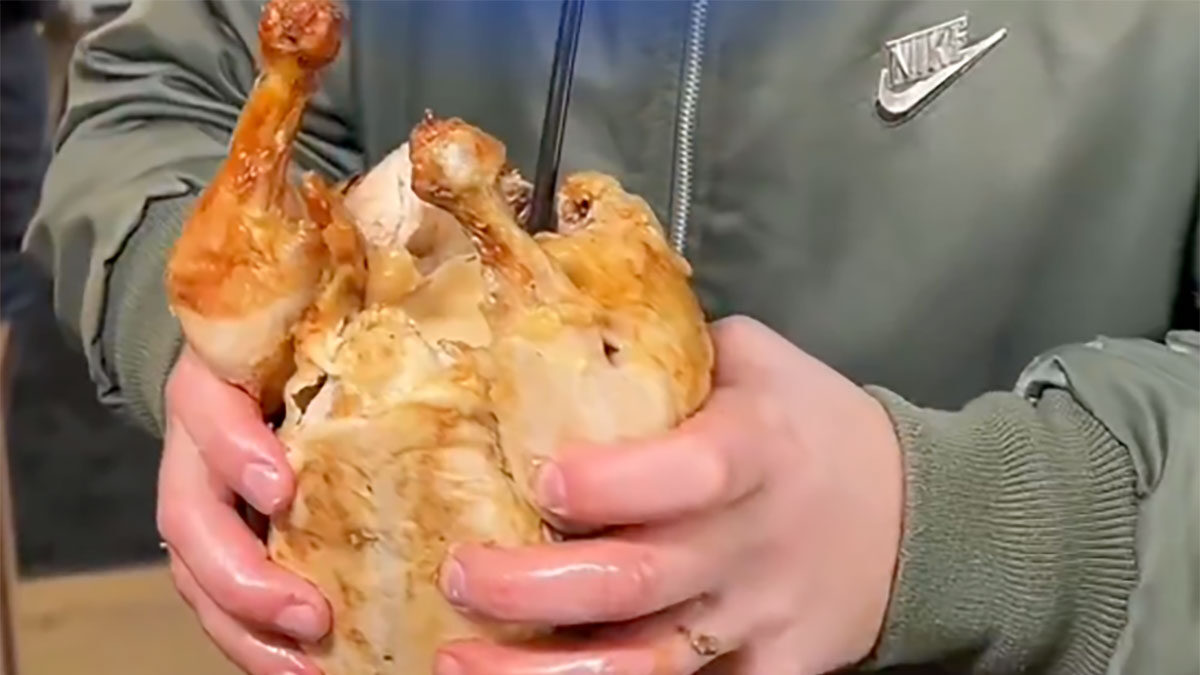 Baristas όλου του κόσμου ενωθείτε – Ήρθε ο Kuraccino, Capuccino σερβιρισμένος σε κοτόπουλο σούβλας