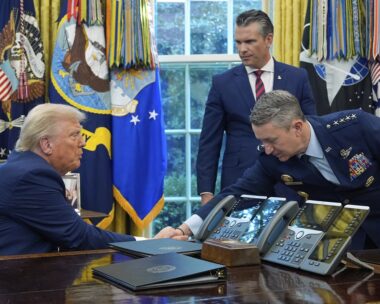 Ντόναλντ Τραμπ και Νταν Κέιν