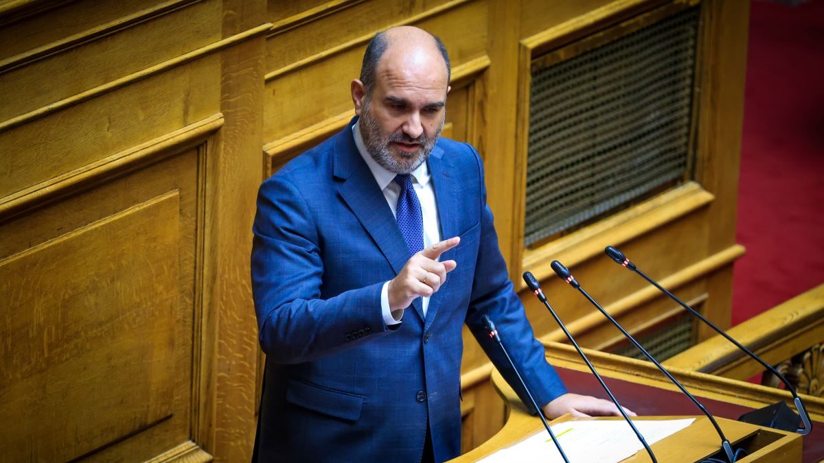 Ο Δημήτρης Μαρκόπουλος στη Βουλή